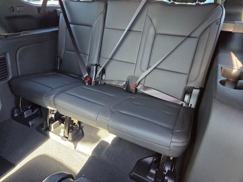 New 2026 Chevrolet Suburban High Country image 9