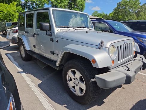 Used 2007 Jeep Wrangler Unlimited Sahara w/ Dual Top Group AWD/4WD image 1