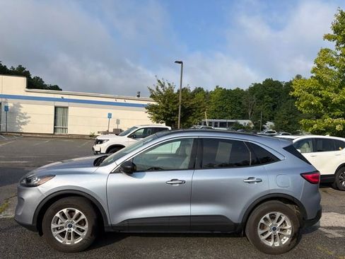 Used 2022 Ford Escape SE w/ Cold Weather Package AWD/4WD image 3
