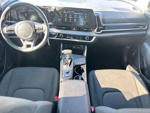 Used 2023 Kia Sportage LX image 3