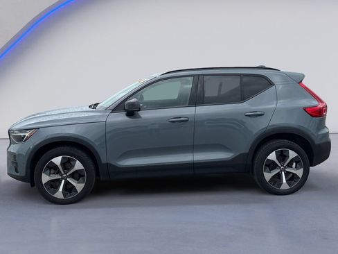 Used 2023 Volvo XC40 B4 Ultimate FWD image 3