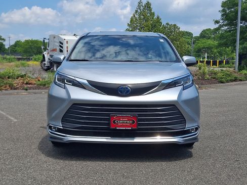 Certified 2021 Toyota Sienna XLE w/ XLE Plus Package FWD image 2