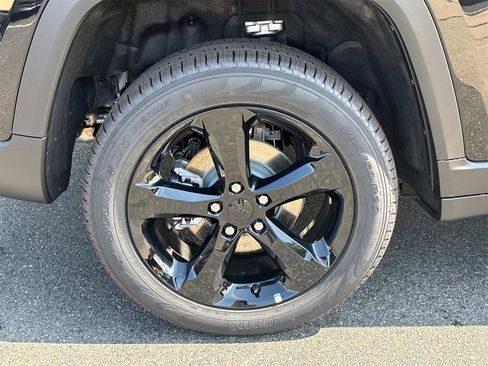 New 2025 Jeep Grand Cherokee Limited w/ Luxury Tech Group II image 33