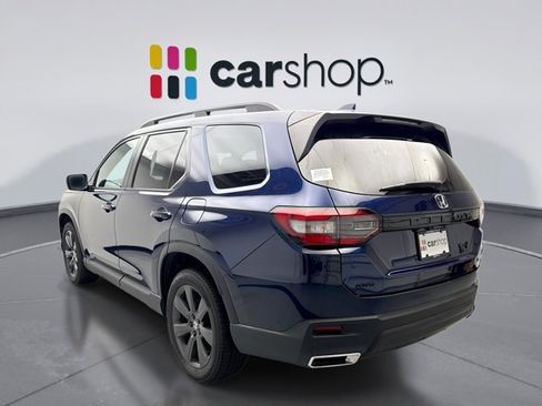 Used 2023 Honda Pilot Sport image 3