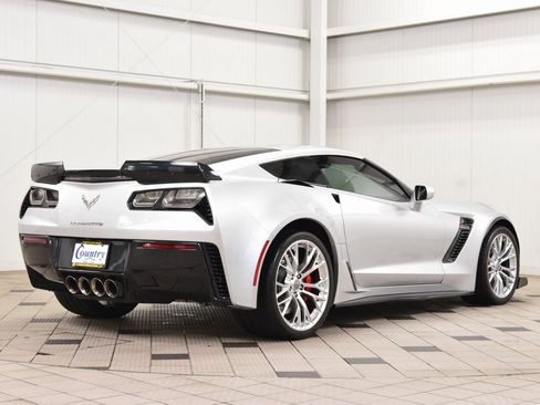 Used 2015 Chevrolet Corvette Z06 w/ 3LZ Preferred Equipment Group image 11