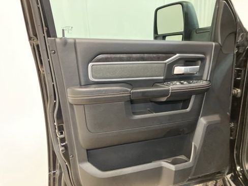 Used 2023 RAM 2500 Big Horn w/ Night Edition image 9