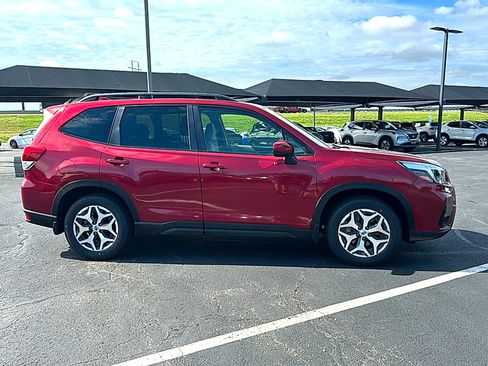 Used 2021 Subaru Forester Premium AWD/4WD image 9
