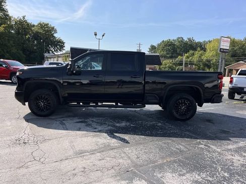 Used 2024 Chevrolet Silverado 2500 LT w/ Midnight Edition AWD/4WD image 7