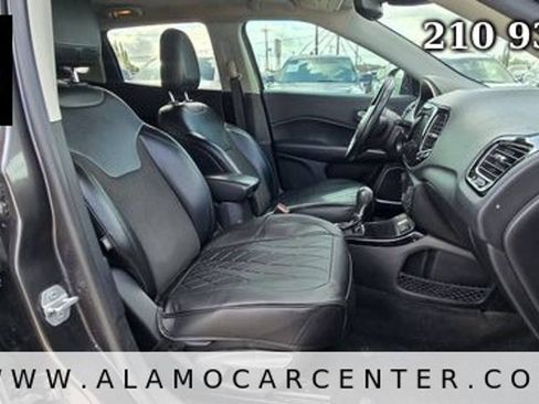 Used 2019 Jeep Compass Latitude FWD image 15