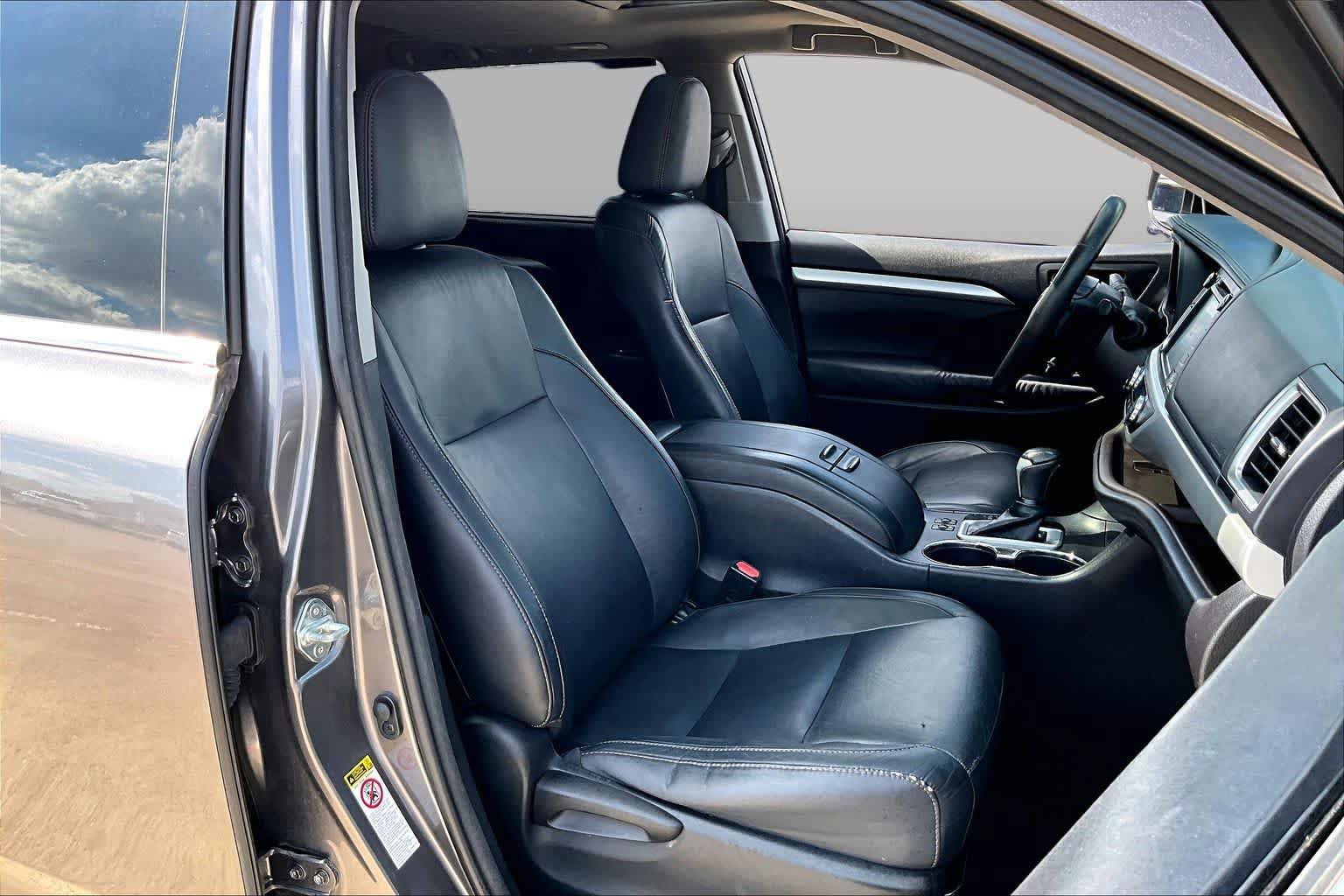Used 2015 Toyota Highlander XLE FWD image 9