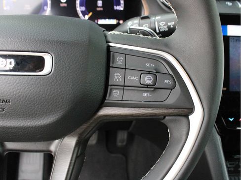 Used 2026 Jeep Grand Cherokee Altitude AWD/4WD image 17