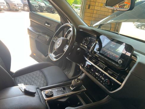 Used 2022 Nissan Pathfinder SV AWD/4WD image 31