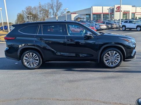 Certified 2022 Toyota Highlander Platinum image 3