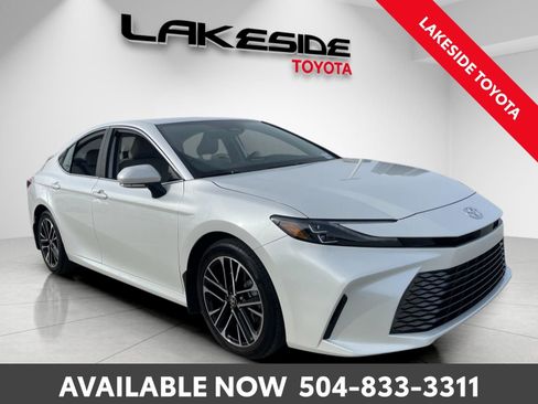 Used 2025 Toyota Camry XLE image 8