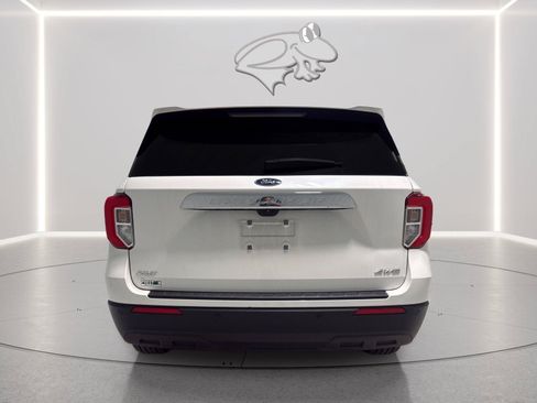 Used 2023 Ford Explorer XLT AWD/4WD image 5