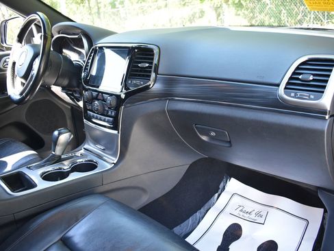 Used 2019 Jeep Grand Cherokee Limited image 29