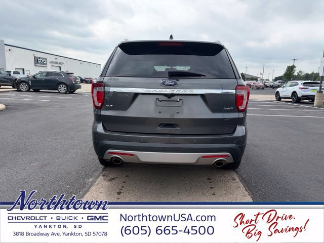 Used 2017 Ford Explorer XLT w/ Equipment Group 202A AWD/4WD image 10