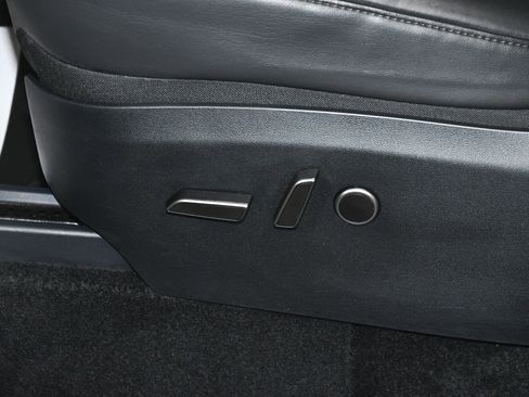 Used 2025 Tesla Model Y Long Range image 42