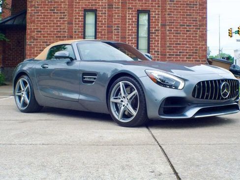 Used 2018 Mercedes-Benz AMG GT Roadster image 3