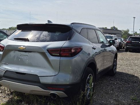Used 2025 Chevrolet Blazer LT w/ Convenience Package FWD image 3