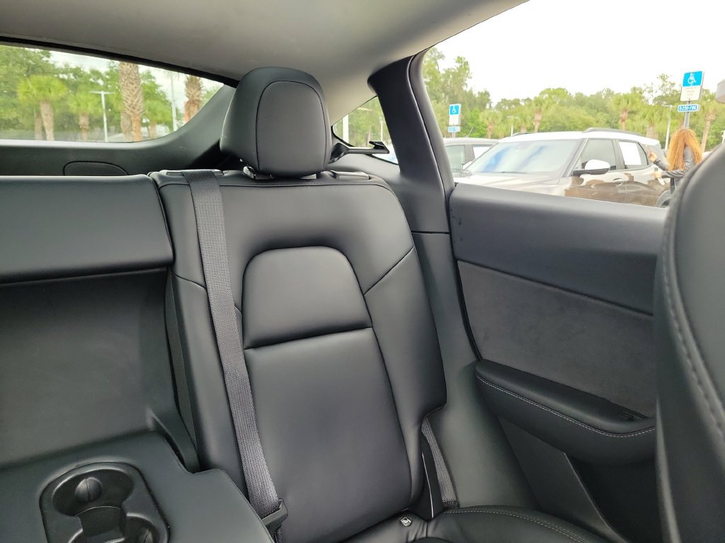 Used 2022 Tesla Model Y Long Range AWD/4WD image 14