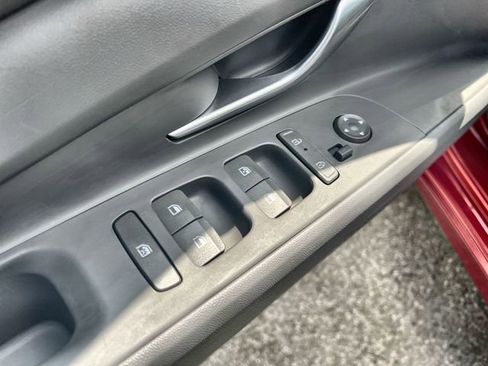 Used 2025 Hyundai Elantra SEL image 22