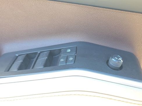 Used 2021 Toyota Highlander XLE FWD image 20