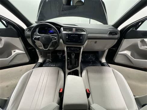 Certified 2022 Volkswagen Tiguan SE R-Line image 20