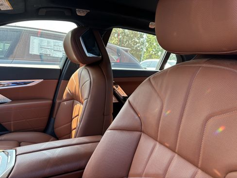 Certified 2023 BMW 760i xDrive w/ Luxury Rear Seating Package AWD/4WD image 16