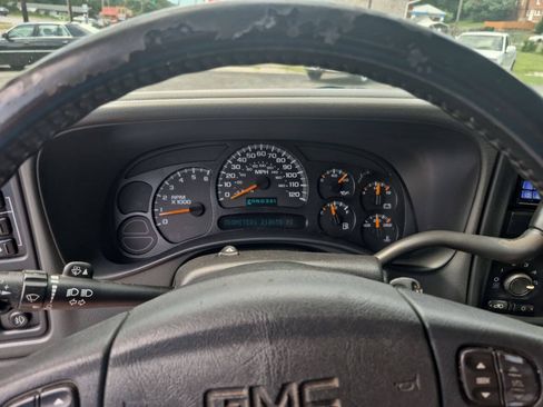 Used 2005 GMC Sierra 1500 SLE w/ Light Duty Power Package AWD/4WD image 7