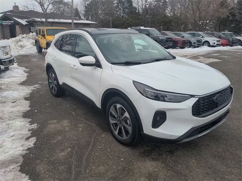 Certified 2024 Ford Escape Platinum w/ Premium Technology Package image 8