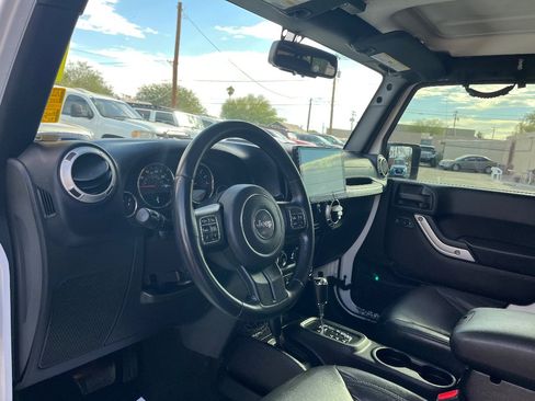 Used 2015 Jeep Wrangler Unlimited Sahara w/ Connectivity Group image 22