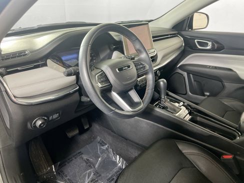 Used 2022 Jeep Compass Limited AWD/4WD image 9