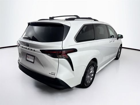 Certified 2023 Toyota Sienna XLE image 11