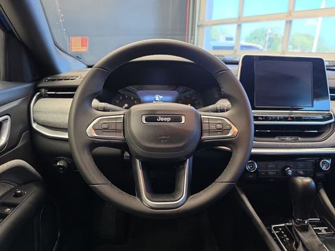 Used 2025 Jeep Compass Latitude AWD/4WD image 20
