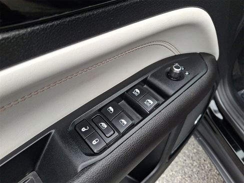 Used 2022 Jeep Compass Limited w/ Sun and Sound Group image 24