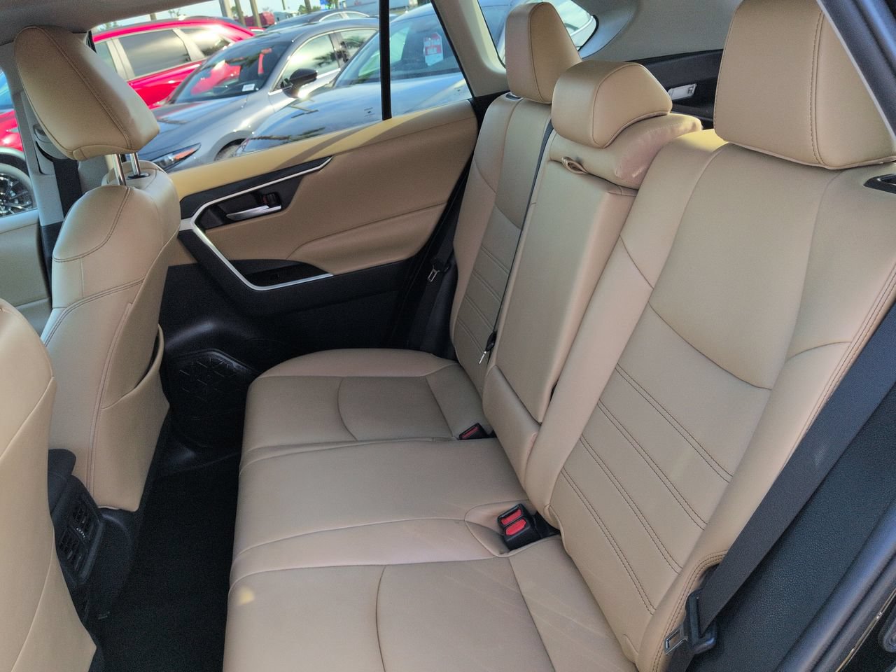 Used 2021 Toyota RAV4 XLE Premium FWD image 14