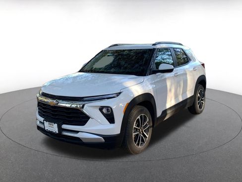 Used 2025 Chevrolet TrailBlazer LT image 3