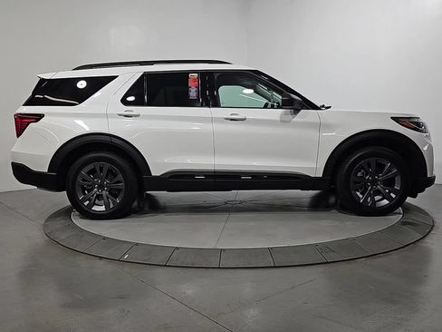 Used 2026 Ford Explorer Active w/ Active Comfort Package AWD/4WD image 7
