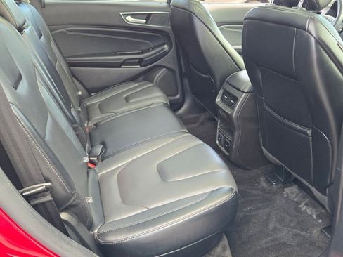 Used 2018 Ford Edge Titanium w/ Equipment Group 301A AWD/4WD image 9
