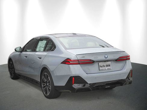 New 2027 BMW 550e xDrive w/ Premium Package AWD/4WD image 4