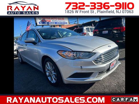 Used 2017 Ford Fusion SE w/ Fusion SE Technology Package image 1