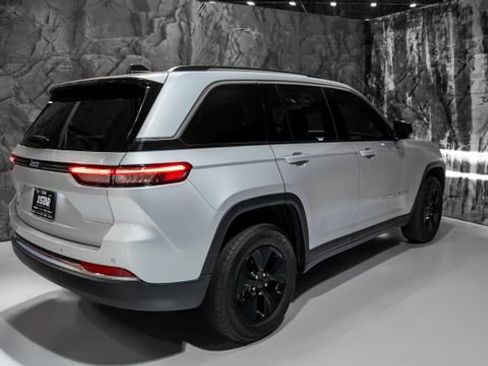 Used 2024 Jeep Grand Cherokee Limited 4xe image 21