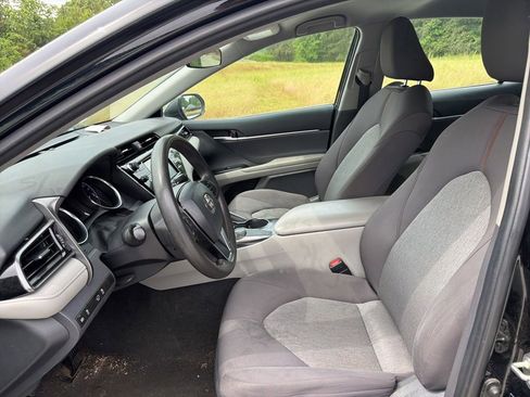Used 2020 Toyota Camry LE w/ Carpet Mat Package FWD image 11