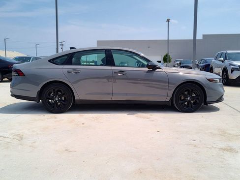 Used 2025 Honda Accord SE image 11