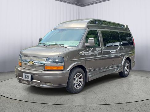 Used 2020 Chevrolet Express 2500 w/ Enhanced Convenience Package RWD image 5