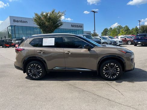 Used 2024 Nissan Rogue Platinum FWD image 7