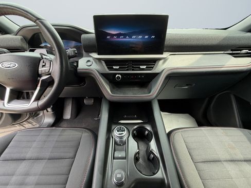 Used 2025 Ford Explorer ST-Line w/ ST-Line Street Pack AWD/4WD image 13