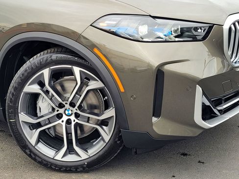 New 2026 BMW X5 xDrive50e image 4