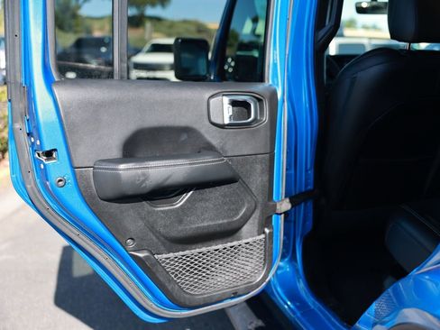 Used 2023 Jeep Wrangler Unlimited Sahara AWD/4WD image 39